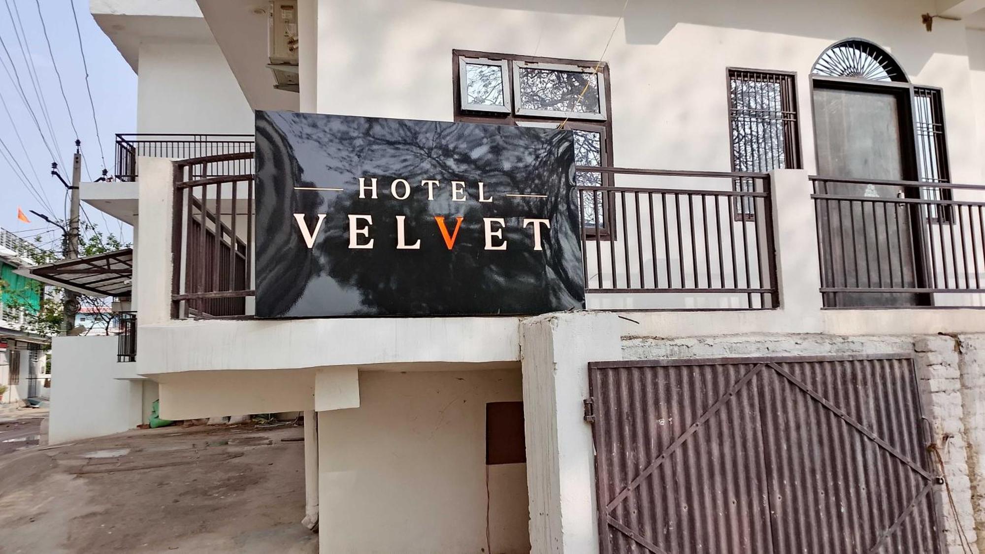 Hotel O Velvet Lucknow