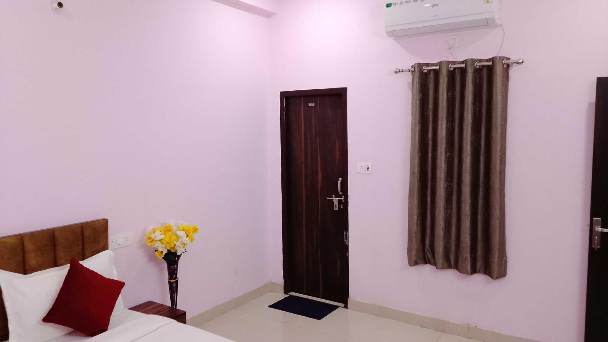 O Velvet 3* Lucknow